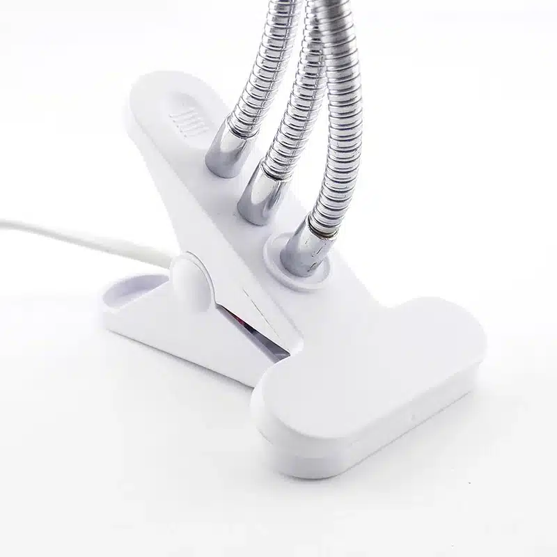 E27-Socket-3-Head-Flexible-Light-Clip-With-On-Off-Switch-Lamp-Holder-For-Desk-Light-2.webp מעמד קליפס גמיש לתאורת גידול עם ראשים מתכווננים ל 1, 2 או 3 מנורות עם מפסק ON/OFF