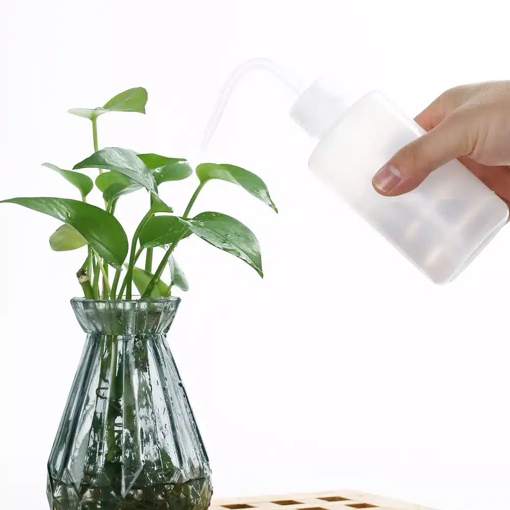סט השקיה אוטומטי 2 ב-1 לצמחים ועציצים לשמירה על לחות מושלמת והשקיה בכל מצב